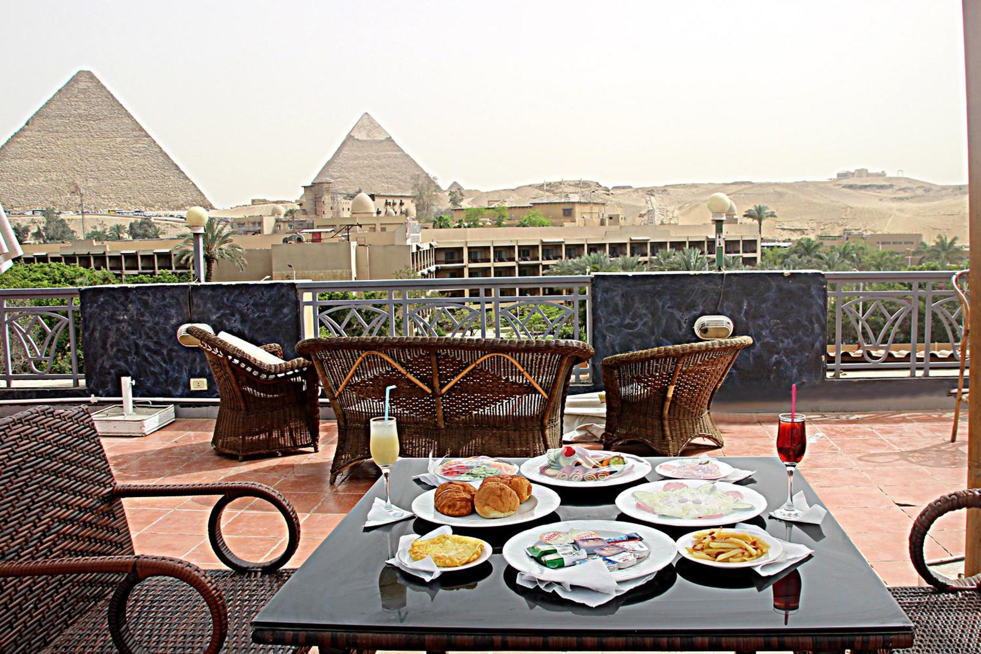 Regency Pyramids Hotel Il Il Cairo Esterno foto