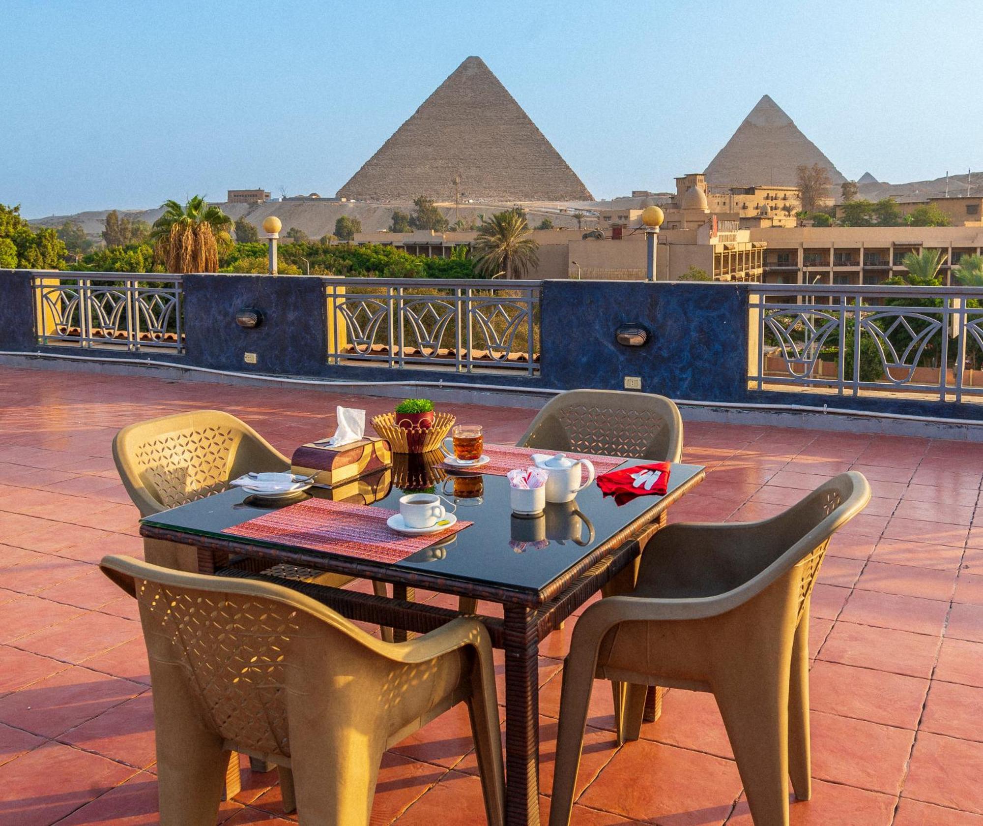 Regency Pyramids Hotel Il Il Cairo Esterno foto