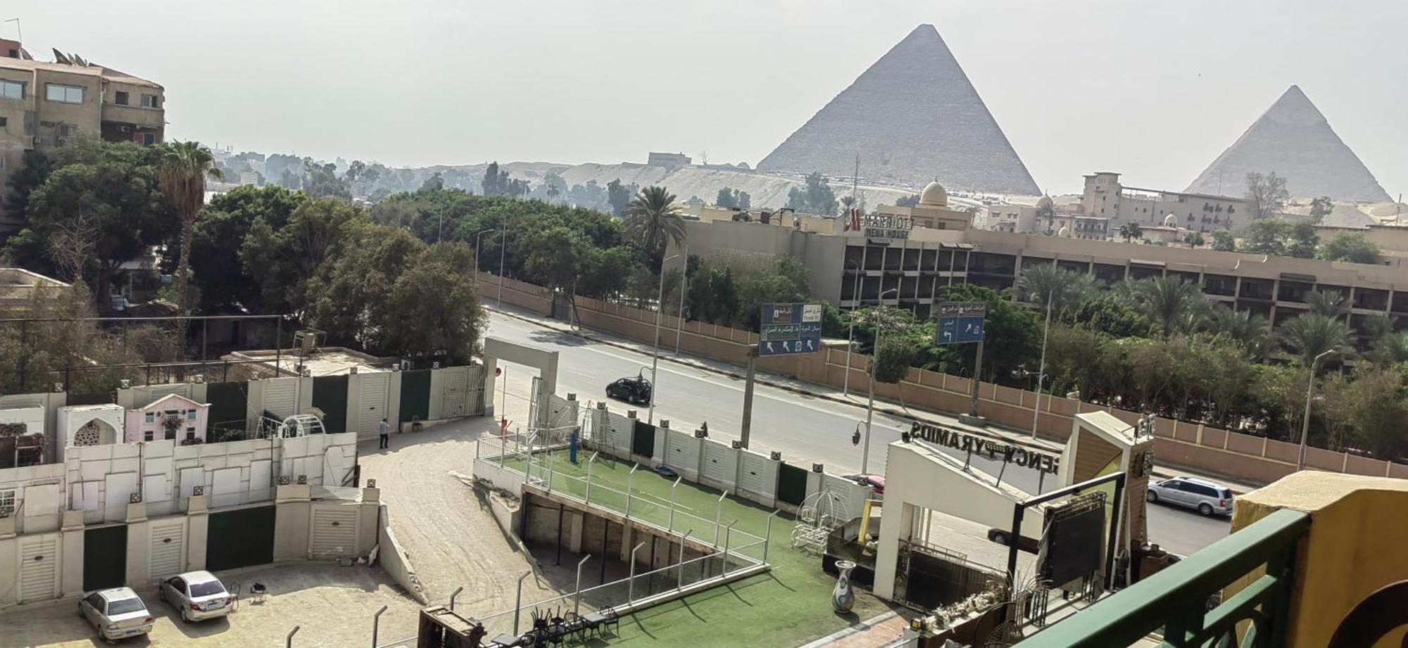 Regency Pyramids Hotel Il Il Cairo Esterno foto